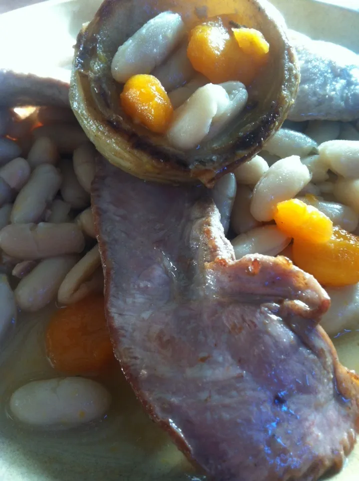 Snapdishの料理写真:Aiguillettes de Canard aux Mougettes de Vendée et Coeur d'Artichaut. Lanyards duck with Mougettes Vendée beans and Artichoke Heart|PHILIPPEさん