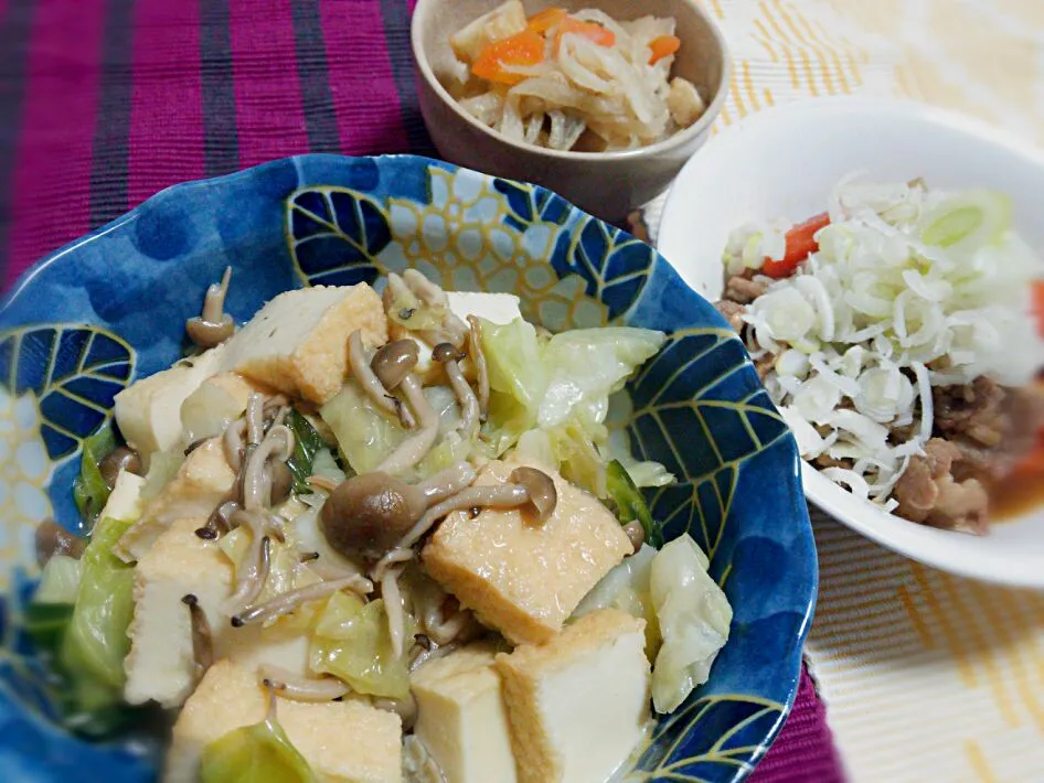 厚揚げとキャベツとしめじの煮浸し
牛肉とごぼうと人参の炒め煮
切り干し大根の煮物|キウイさん