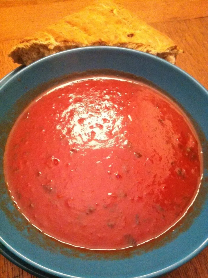 Tomato & basil soup w/ sage & onion bread|Nick Hiderさん