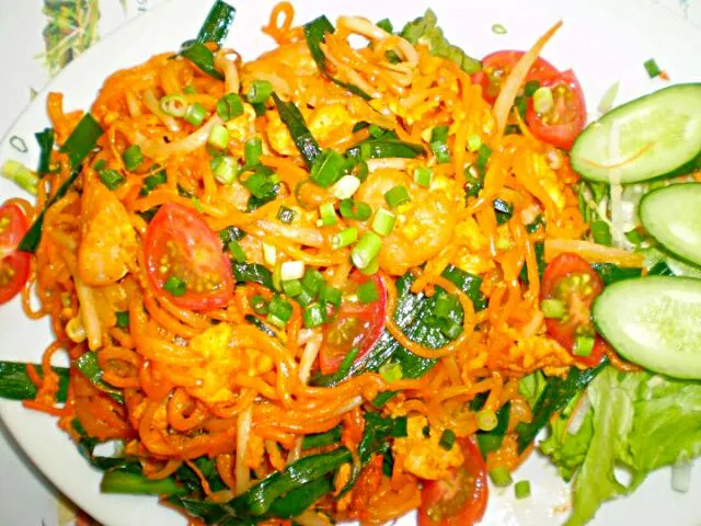 stir fried thai noodles|laxman dangolさん