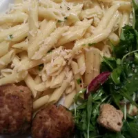 Aglio e olio, arugula and red onion salad with veal meatballs|Brook1ynCatさん