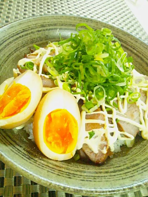 主人の作ったチャーシュー丼|いぬい家のごはんさん