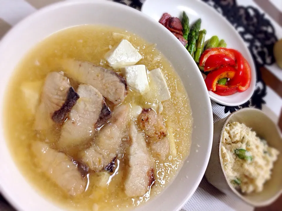 ぶりのみぞれ煮 アスパラとパプリカのソテー おからと豆腐サラダ|ちさとさん