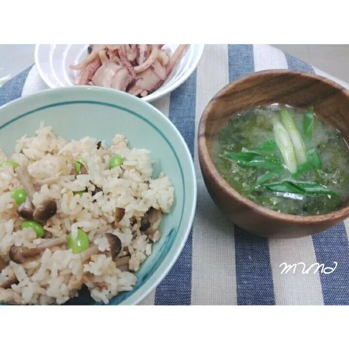 Snapdishの料理写真:キノコと鶏そぼろの炊き込みご飯&イカのサッと煮&あおさのりのお味噌汁♬|key♪さん