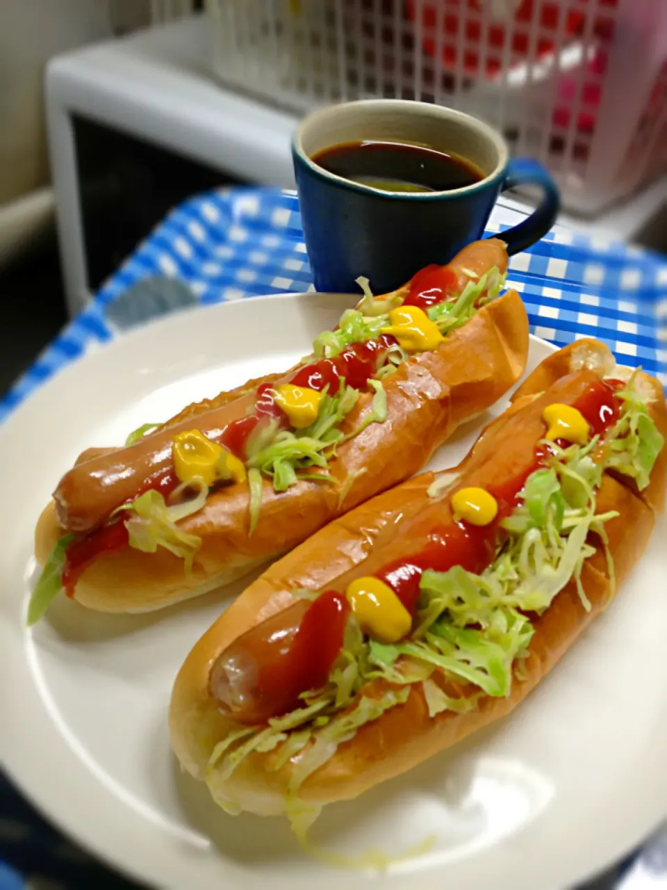 今朝は、ホットドッグ。溢れんばかりのカレー味のキャベツ☆*:.｡. o(≧▽≦)o .｡.:*☆|ハルさん