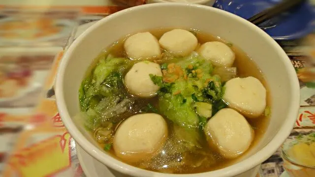 Snapdishの料理写真:fish ball soup Chinese cabbage|sachaさん