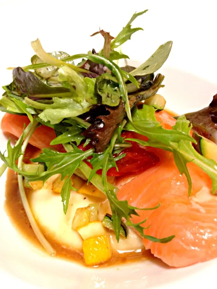 Slow cooked ocean trout, parsnip purée, zucchini and chicken jus|12Dragonさん