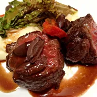 Seared beef tenderloin, mashed potatoes, grilled lettuce, dried tomatoes and red wine sauce