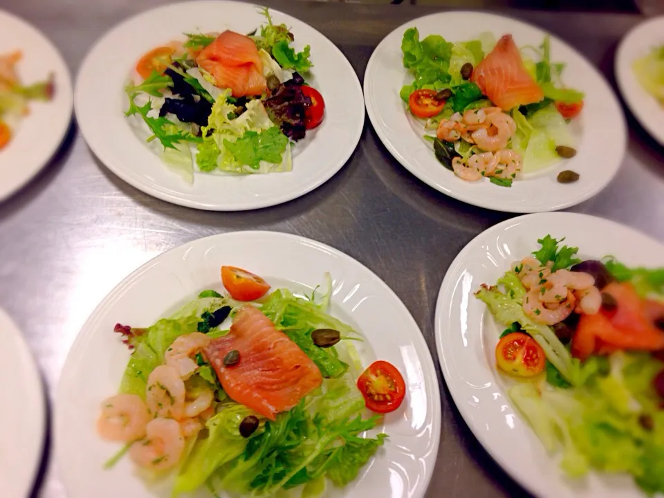 Snapdishの料理写真:Smoked salmon & prawn salad|kazuko Tsujiさん