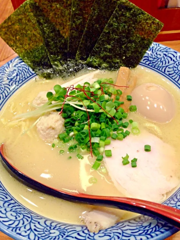 Snapdishの料理写真:赤坂麺処 友の特性濃厚鶏塩ラーメン＠赤坂|Yasuhiro Koikeさん