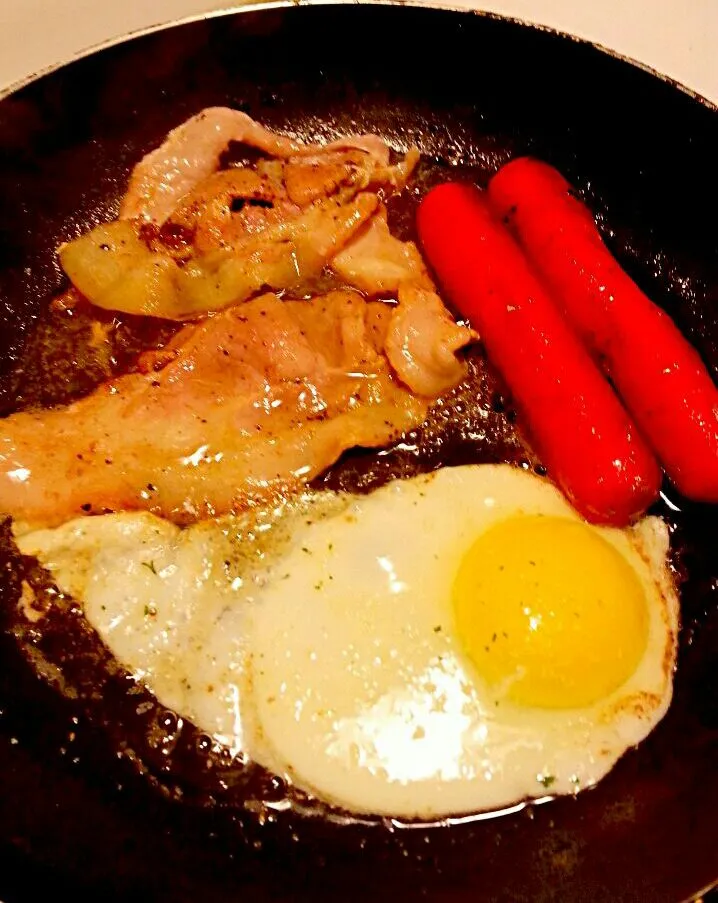 Bacon; Hotdog & Sunny Side Up Egg!|Bing Salveさん