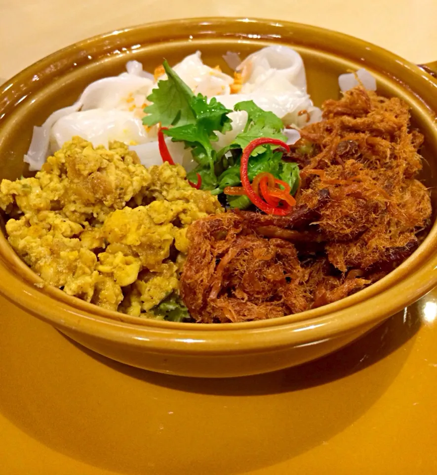 Curried chicken & pork floss noodles|k panさん