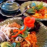 Pad Thai and Chicken red curry|miho uemueraさん