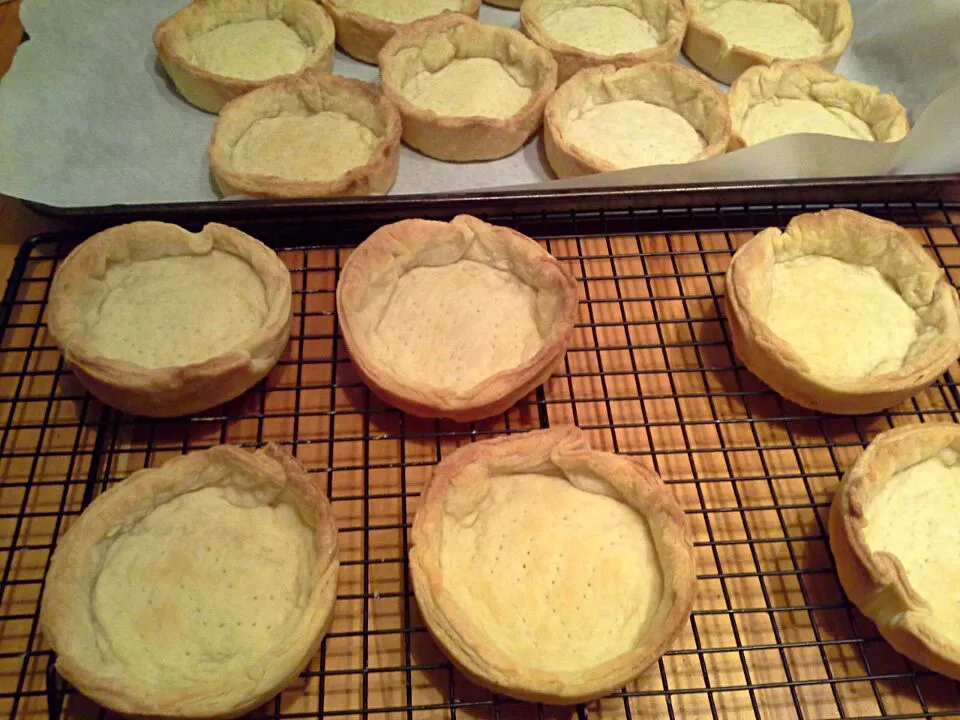 Snapdishの料理写真:Sweet short crust tartlet shells all baked and ready for lemon posset pie filling.|Fe's kitchenさん