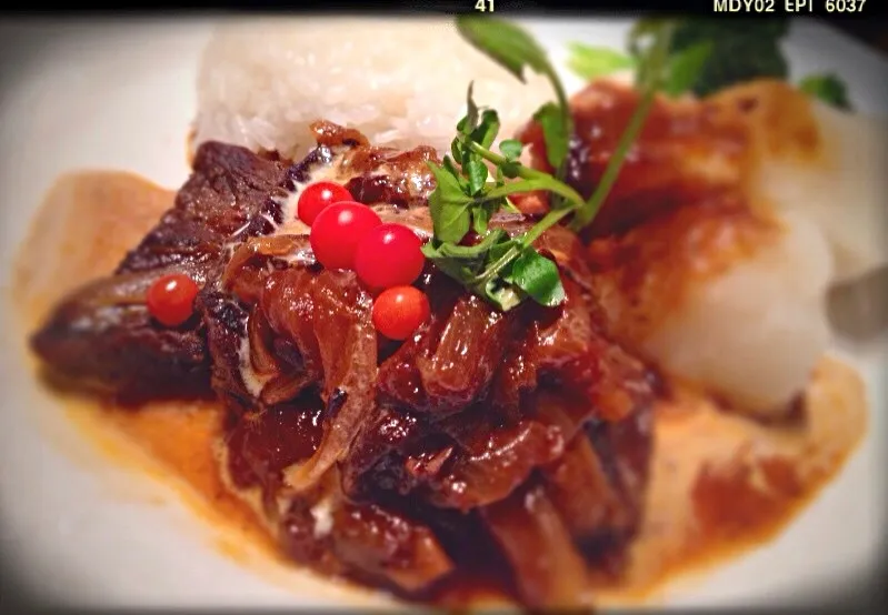 牛肉の赤ワイン&プルーン煮込み🍷お肉柔らか🐄💕|さわこさん