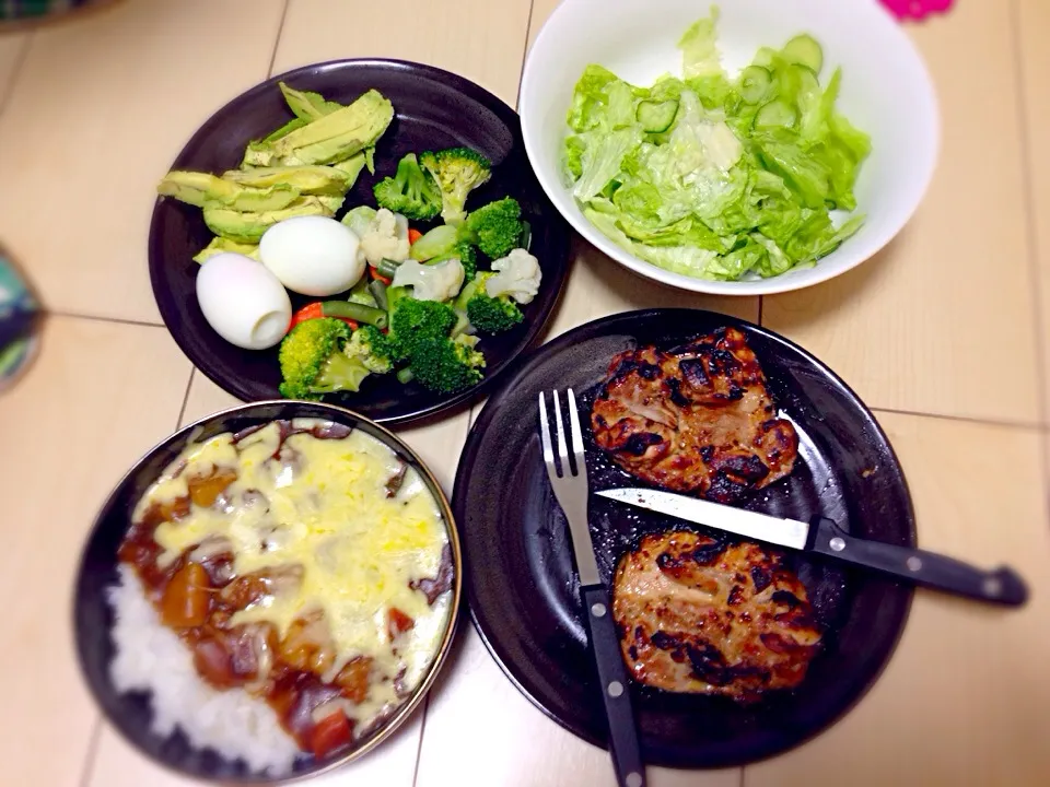 Curry, Salad and Grilled Chicken|Rika Ueharaさん