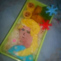 Snapdishの料理写真:Elsa the Snow Queen bento. Love her so much so I do it, but not perfect @@|Lam Khaさん