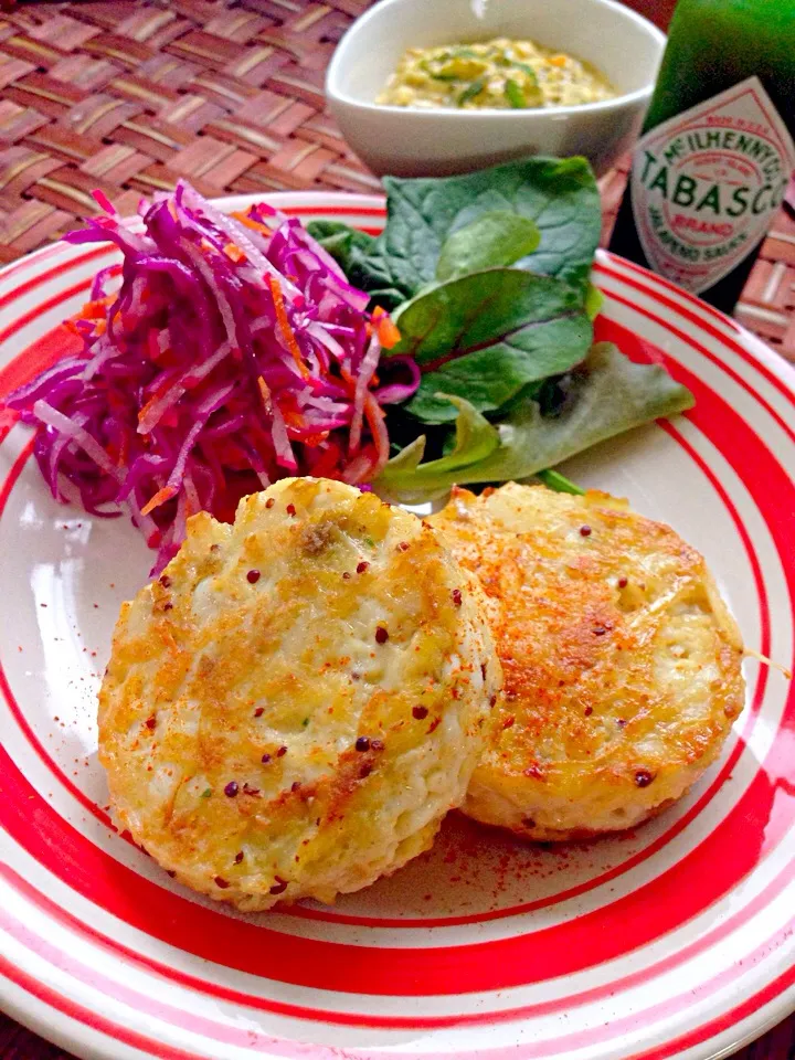 Snapdishの料理写真:Crab cakes made from a recipe of Grand Hyatt Tokyo French kitchen💓Koroさんのｸﾗﾌﾞｹｰｷ|🌈Ami🍻さん