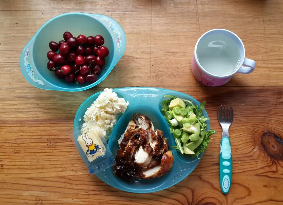 Snapdishの料理写真:Lunch: roast chicken with onion marmalade, potato salad and avo and rocket salad. Cherries and elderflower cordial.|Claire Tyler-Smithさん