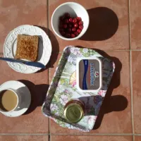 Breakfast: wholewheat toast, marmalade.  coffee and cherries.|Claire Tyler-Smithさん