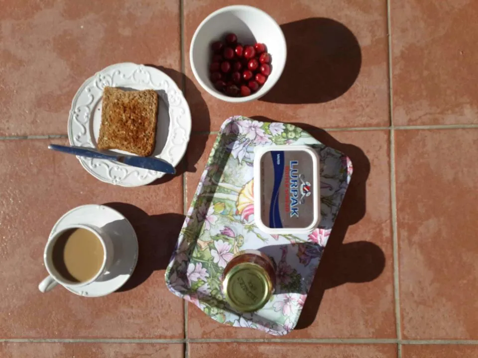 Breakfast: wholewheat toast, marmalade.  coffee and cherries.|Claire Tyler-Smithさん