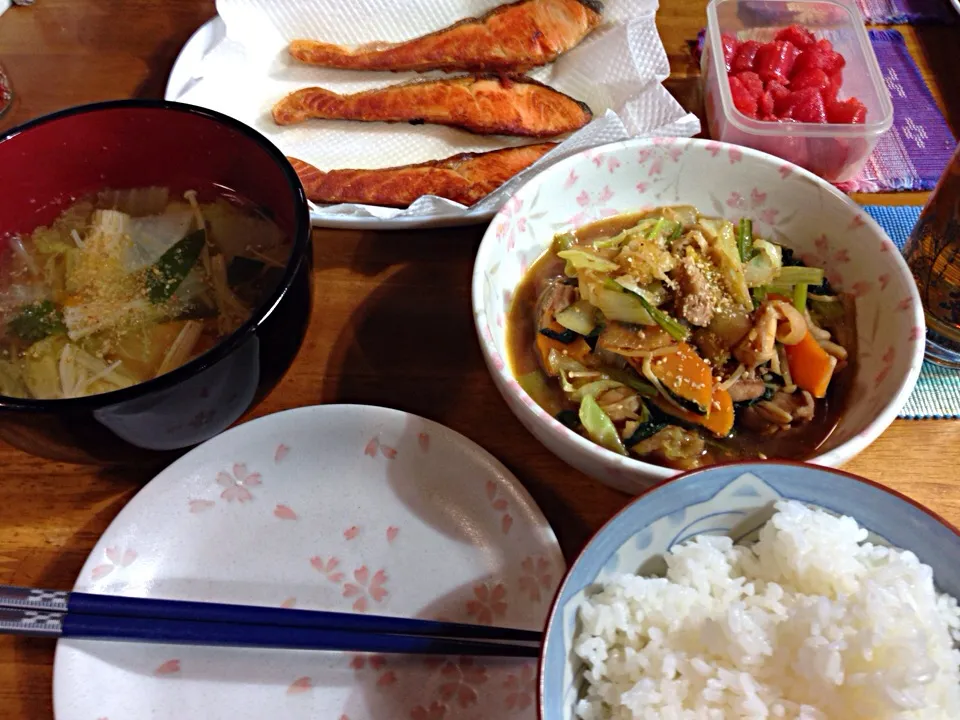 鶏野菜炒め、野菜スープ、焼き鮭、タラコ*\(^o^)/*|すかラインさん