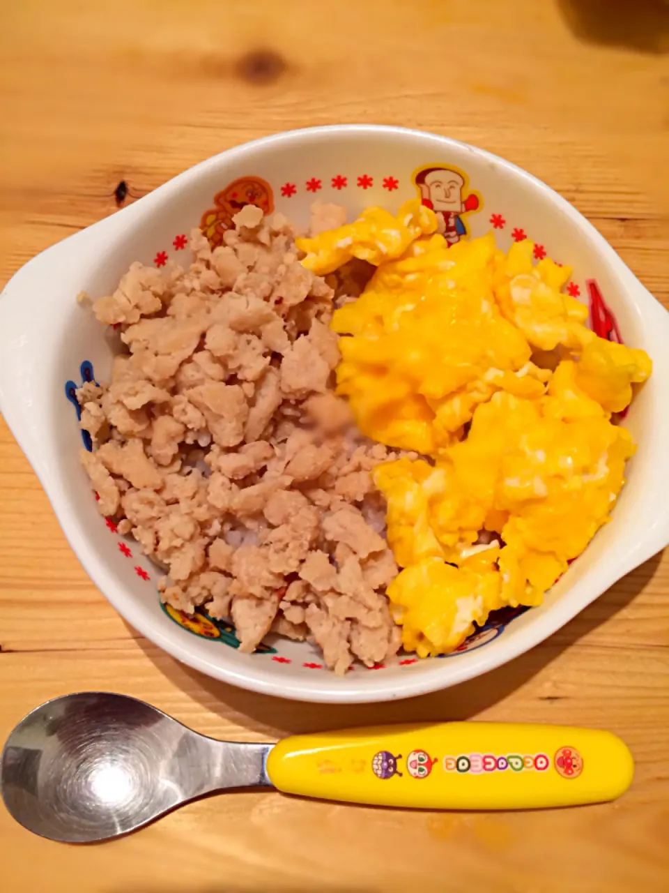 Snapdishの料理写真:ササミのそぼろと玉子の二色丼|鮎さん