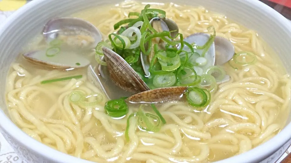 塩ラーメンあさりの酒蒸し入り♪|おーちゃんさん