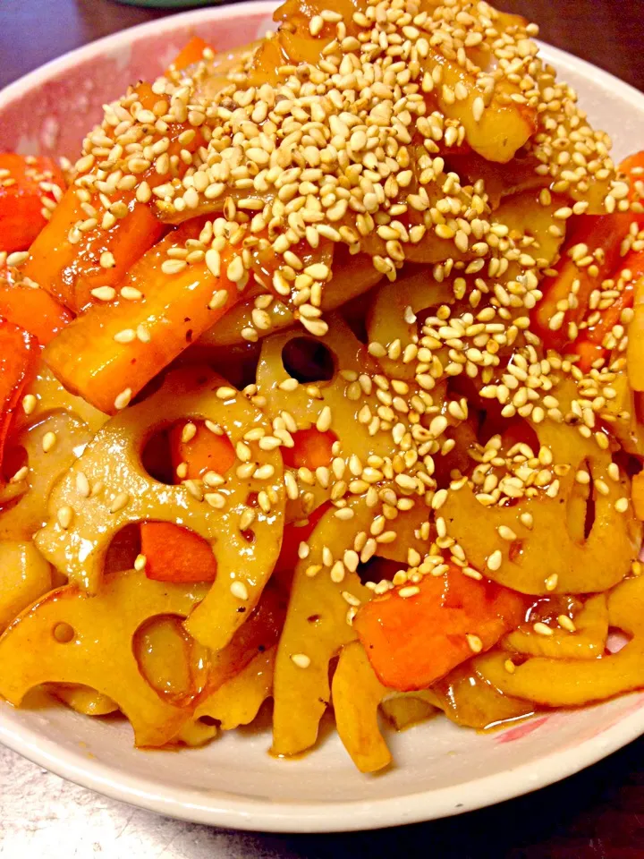 シャキシャキ蓮根とゴリゴリ人参のキンピラ|IGGYさん