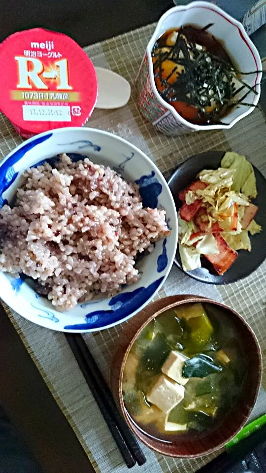 自然薯＆豆腐の味噌汁＆ベーコンとキャベツのバター炒め|まぐろさん