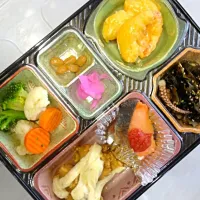 Snapdishの料理写真:宮崎名物とり南蛮 豊川市豊橋市下地地区宅配の日替り弁当|kurita820さん