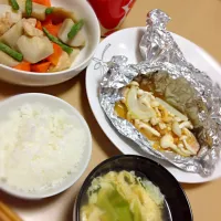 Snapdishの料理写真:いつかの夜ご飯☻鮭ホイル焼き、里芋煮|えさん