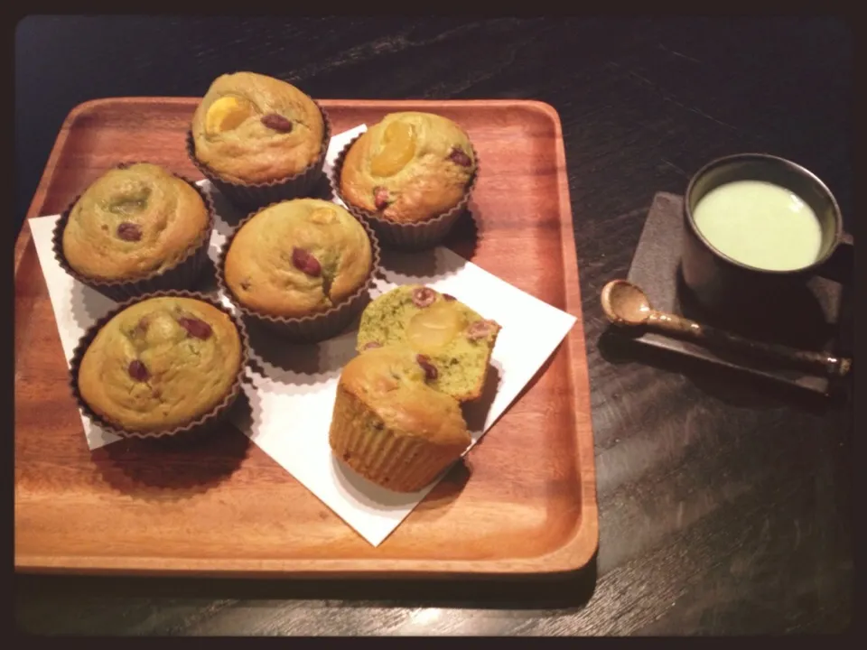 お掃除してたら期限ギリのグリーンティーを見つけてしまったので…栗小豆の抹茶マフィンに🍵|さわこさん