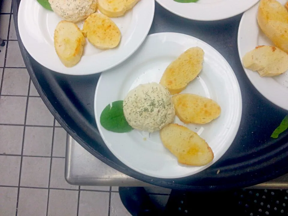 Snapdishの料理写真:smoked trout dip with garlic herb toastpoints|keith challisさん