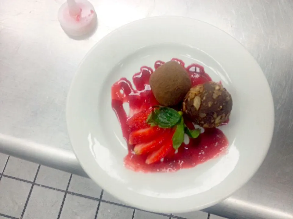 Snapdishの料理写真:chocolate truffle with melba and strawberry puree|keith challisさん