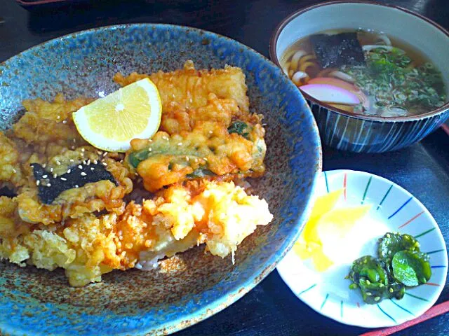 Snapdishの料理写真:３種盛り天丼定食|Hironobuさん