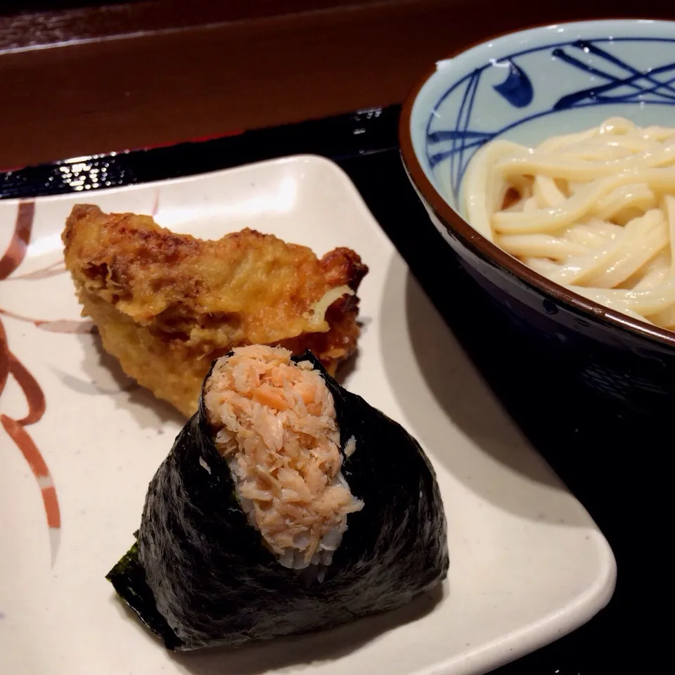 ぶっかけ冷しうどん並 かしわ天 鮭おにぎり|Koichi Shibataさん