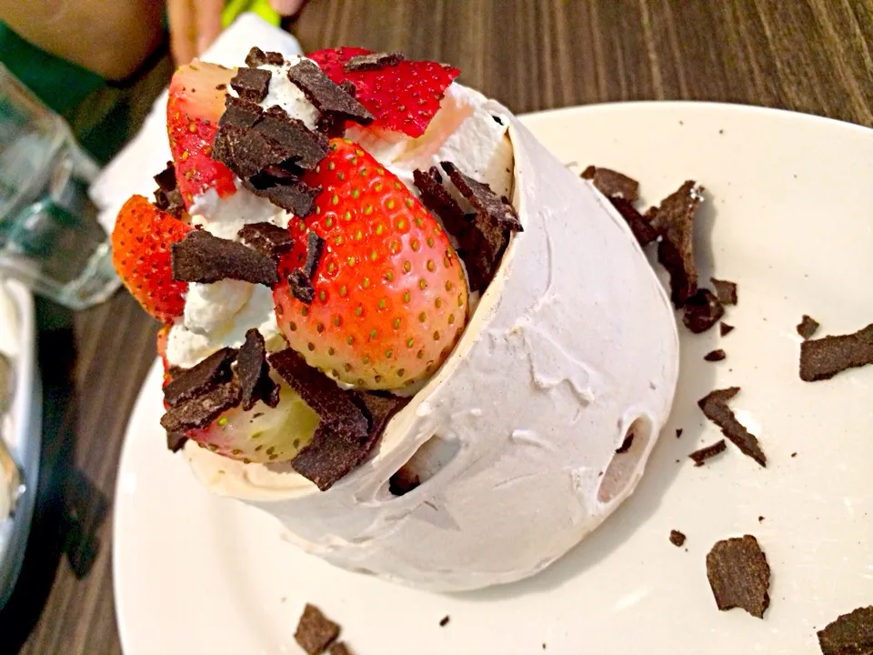 Berrilicious Chocolate Pavlova|Cerisseさん