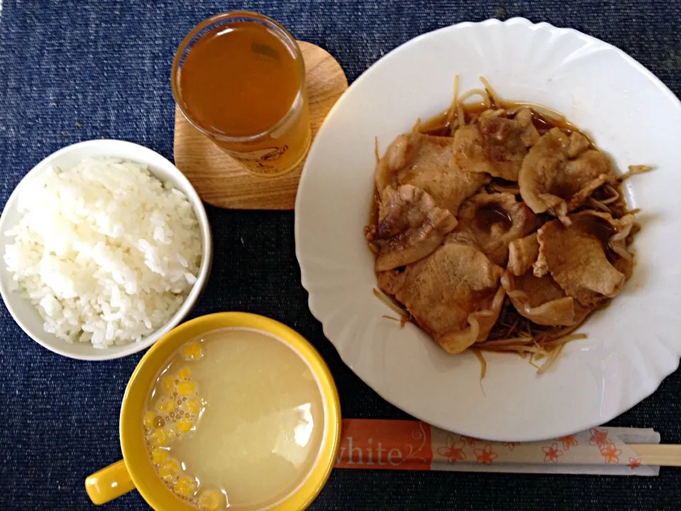 Snapdishの料理写真:豚の生姜焼き定食|ばーさんさん