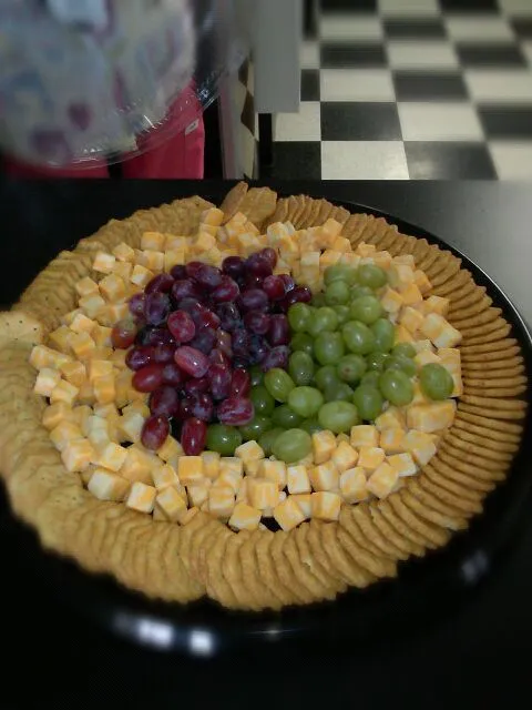 cracker cheese and grape.tray|Kookeyzさん