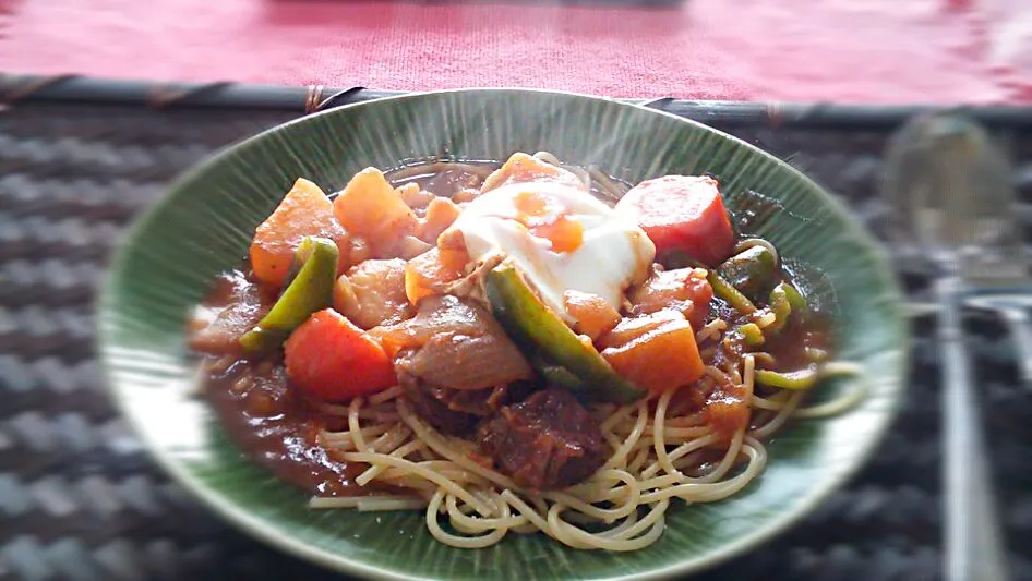 Snapdishの料理写真:ビーフシチュースパゲッティ～o(^o^)o|quitaさん