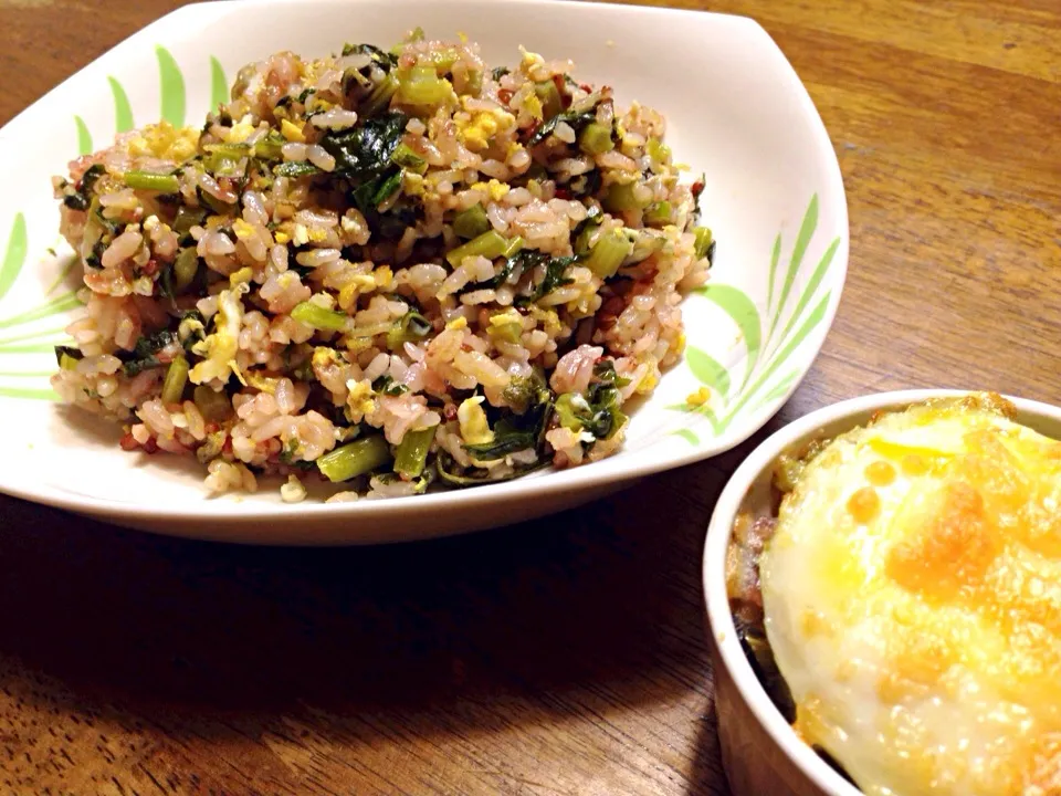 高菜チャーハン。右端にちょこっとうつってるのはチャーハンにたまごとチーズをのせたもの。|ひぐゆんさん