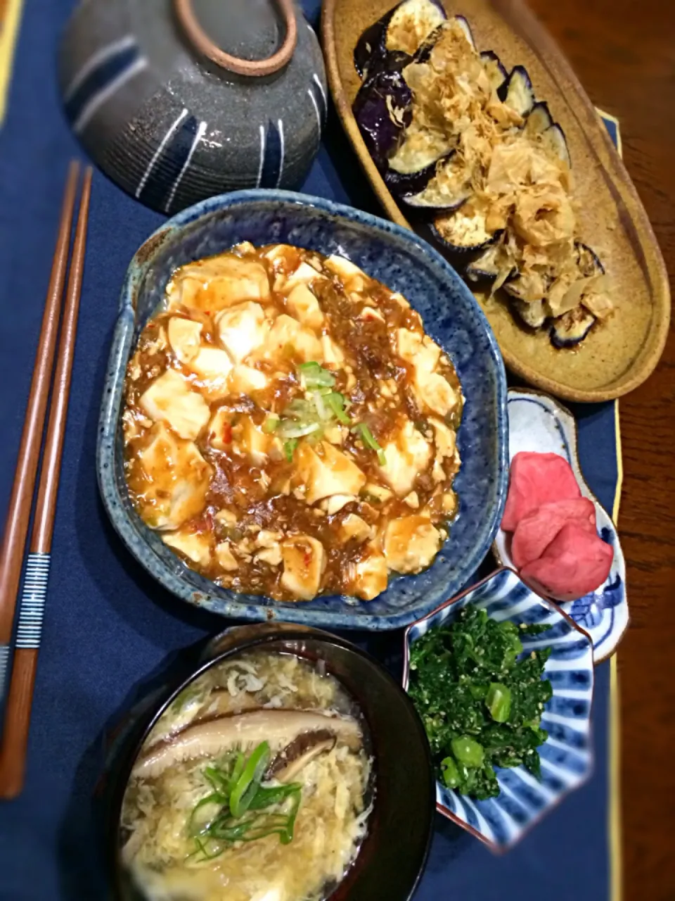 Snapdishの料理写真:肉なし麻婆豆腐と茄子の生姜醤油と春菊の胡麻和えと卵スープ|こら7さん