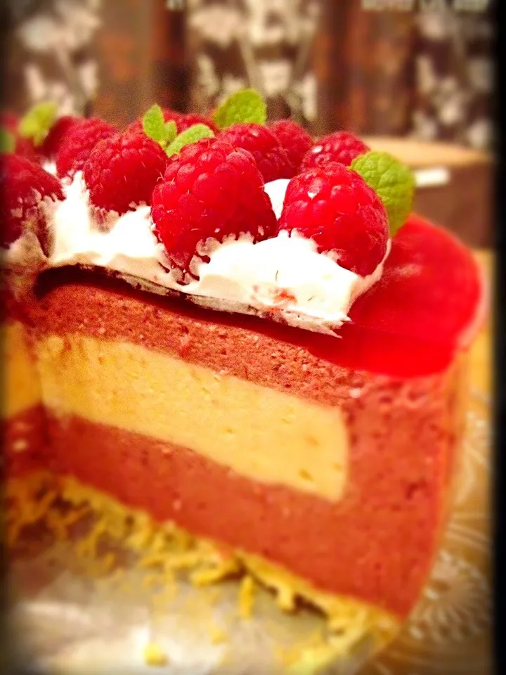 Snapdishの料理写真:Gâteau framboise mousse♪カット断面|みずほさん