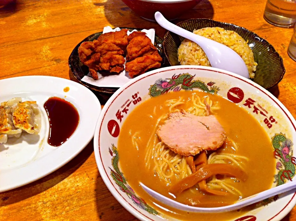 こってりラーメン🍜＆餃子・チャーハン・唐揚げ|akiさん