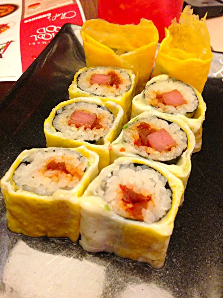 Spam maki with egg and Mozzarella cheese|PhUnGさん