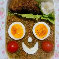 Snapdishの料理写真:彼のお弁当(*´∇｀*)
ドライカレーとコロッケとシューマイ♪|maikaさん