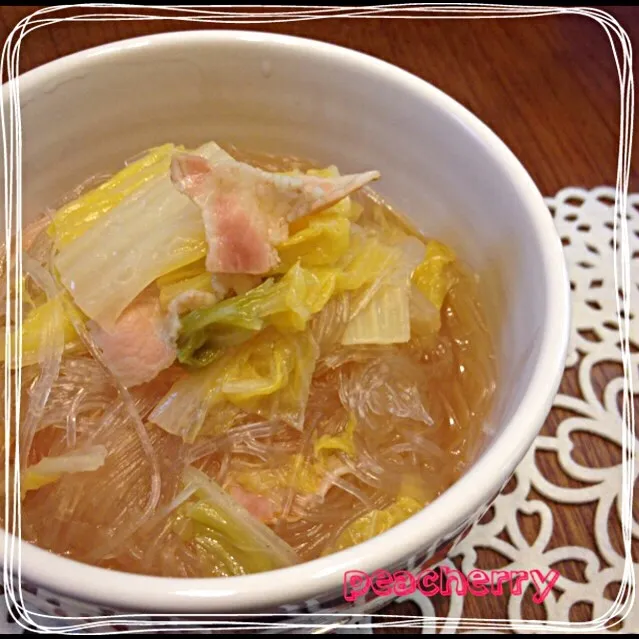 残り物のベーコンと白菜のスープに春雨を入れて〜"((∩´︶`∩))"|☆ぴ〜ちゃん☆さん