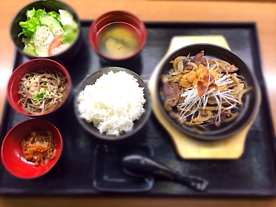 Stir-fried ox-tongue slices with garlic set 大葱蒜片炒薄牛舌|Mak Toniさん