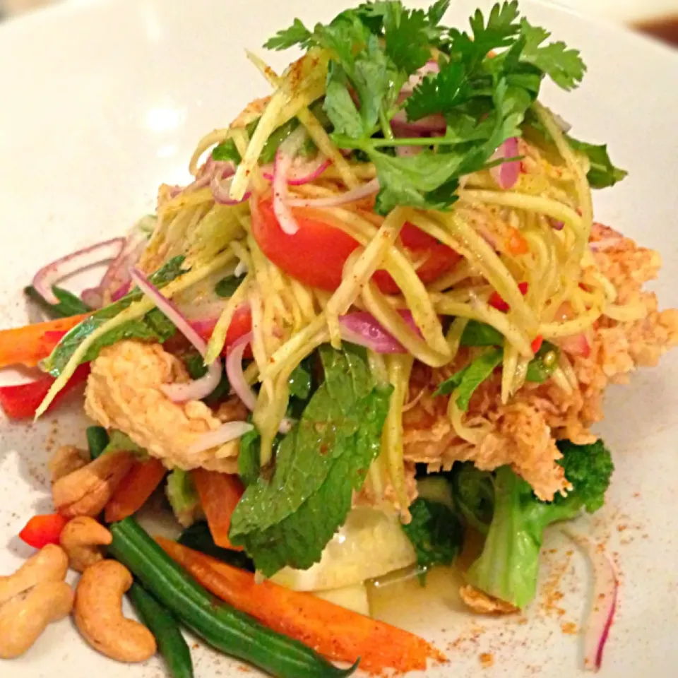 Crispy fish and green mango salad|Karen Yongさん